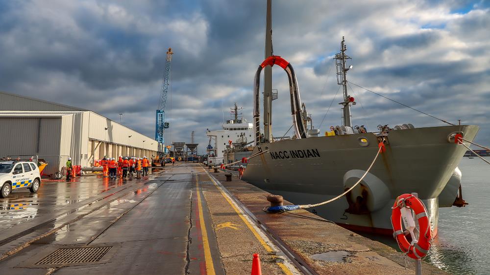 First ship docks at Aggregate Industries' new Southampton deep-sea cement terminal image